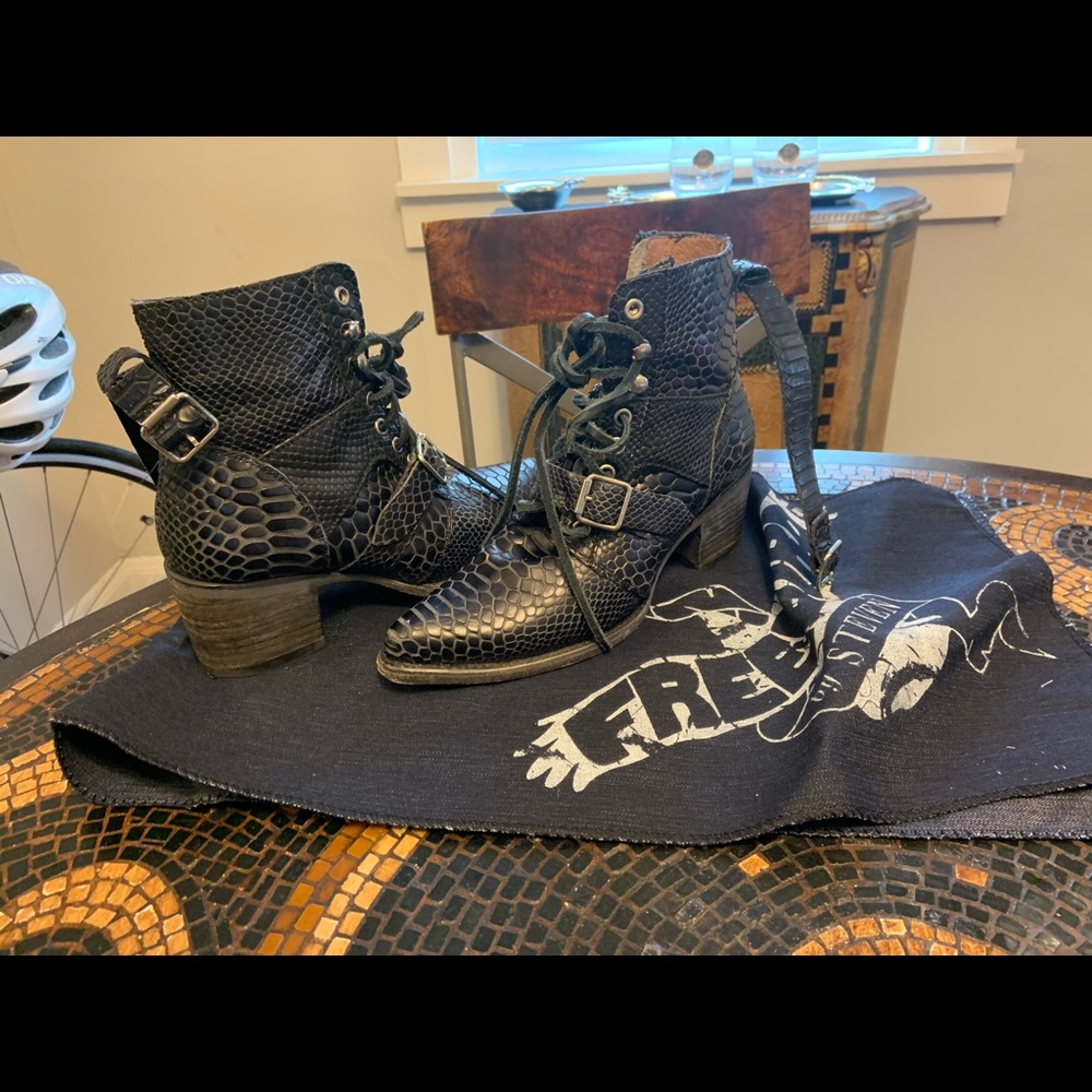 Freebird boots size 6
